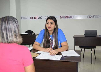 Famílias que estão na lista de espera do 'Centro Mundo Azul' são cadastradas pelo MP