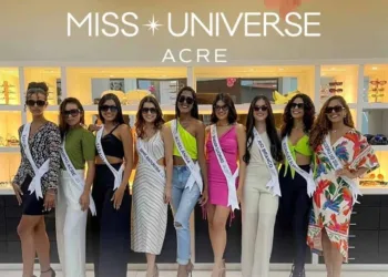 Meyre Manaus pilota o evento Miss Universe Acre 2023 aberto ao público em enfrente ao Palácio Rio Branco, nesta sexta feira