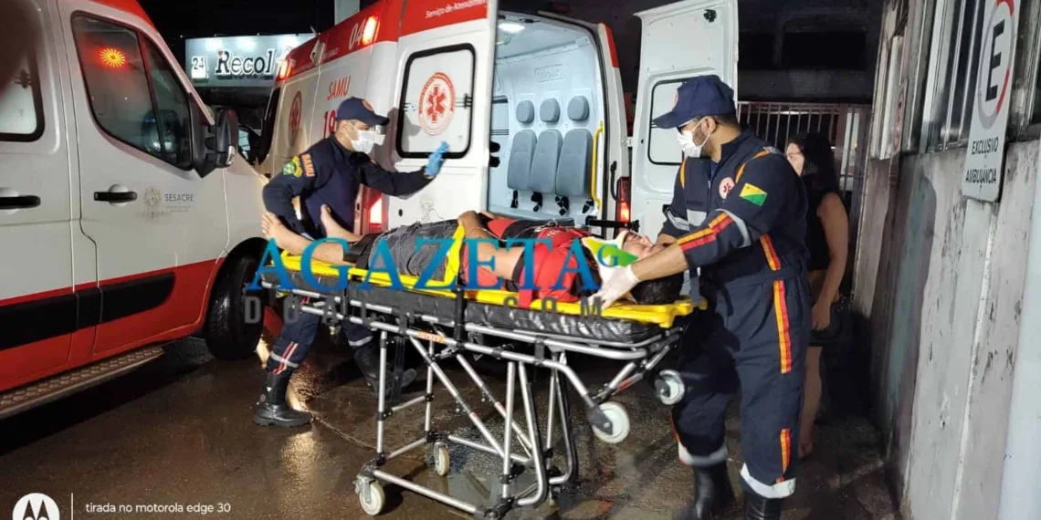 Colisão entre motos deixa dois homens gravemente feridos em Rio Branco
