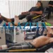 Motociclista dá passagem para pedestre e é atingido por outra moto