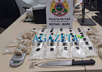 Polícia encontra drogas em terreno baldio no bairro Defesa Civil