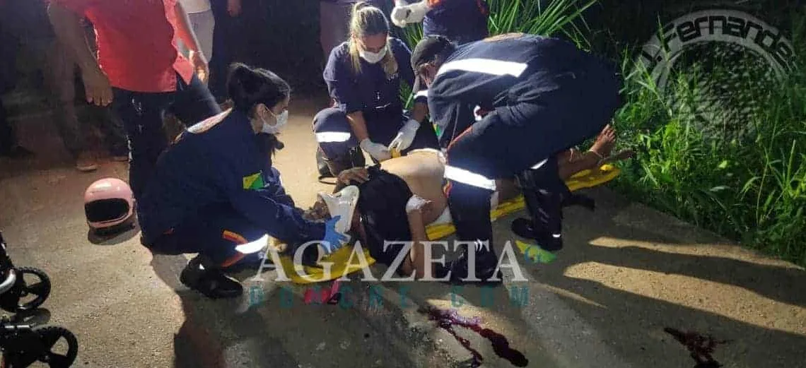 Mulher perde o controle de moto e sofre grave acidente na estrada da Floresta