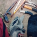 Criminoso com máscara de lobisomem invade residência e faz família de refém no Acre