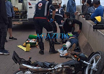 Idoso tem perna dilacerada após ser atropelado por caçamba na 4ª Ponte