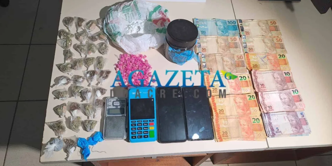 Mulher é presa com drogas e mais de R$ 2 mil em dinheiro na capital