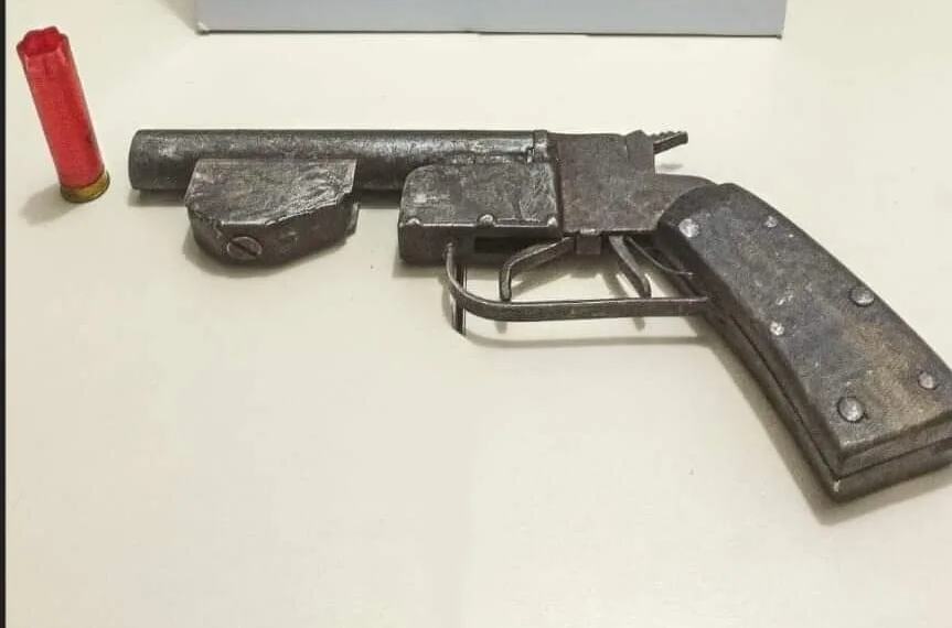 Polícia apreende arma de fogo e recupera moto roubada em Rio Branco