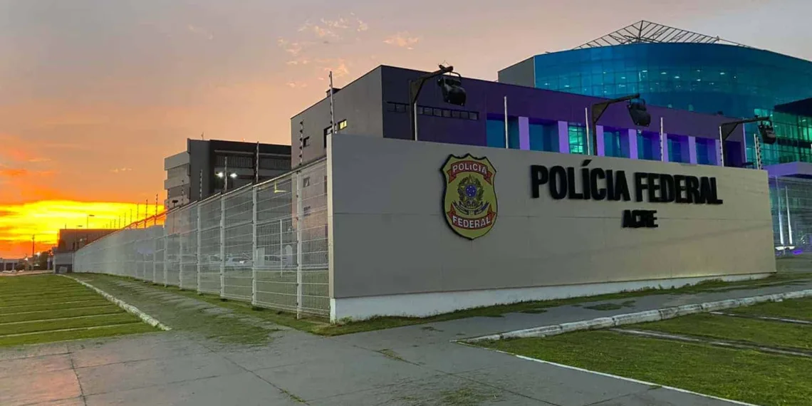 PF prende em flagrante mulher que estava levando drogas para Plácido de Castro