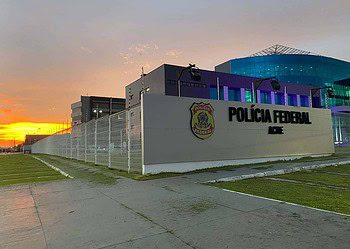PF prende em flagrante mulher que estava levando drogas para Plácido de Castro