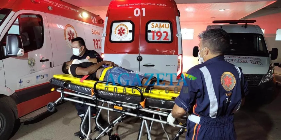 Vendedor de pão que empurrava moto ‘quebrada’, fica gravemente ferido após sofrer acidente