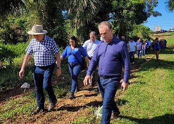 Prefeito foi ver de perto os serviços em andamento nos ramais do pólo Geraldo Fleming e Moreno Maia (Foto: Renilson Rodrigues/Assecom)