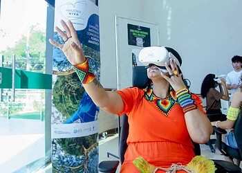 Realidade virtual leva público do Fórum Indígena à imersão no coração da Amazônia. Foto: Neto Lucena/Secom