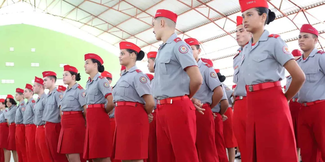 O Corpo de Bombeiros Militar segue um modelo de ensino que busca oferecer um ambiente seguro e organizado. Foto: Mardilson Gomes/SEE