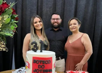 No melhor estilo surpresa, João Paulo Evangelista comemorou a chegada da nova idade