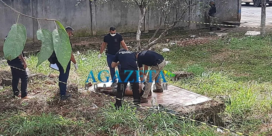 Corpo de homem é encontrado em terreno baldio no Centro de Rio Branco