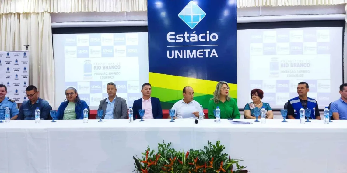 Bocalom empossa profissionais de Saúde que atuarão em Rio Branco