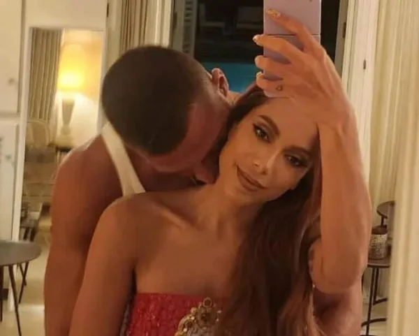 Anitta e Simone Susinna assumem relacionamento