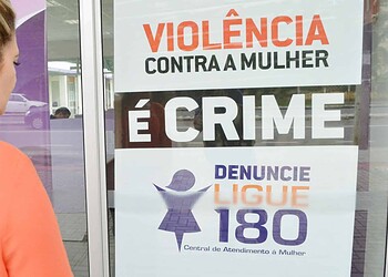 Empreendimentos deverão afixar cartazes informativos para auxílio à mulher que se sinta em situação de risco. Foto: Aliocha Mauricio.