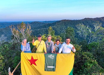 Equipe de monitoramento subiu ao topo da Serra para apreciar a vista no mirante construído pelos moradores. Foto: Pedro Devani/Secom