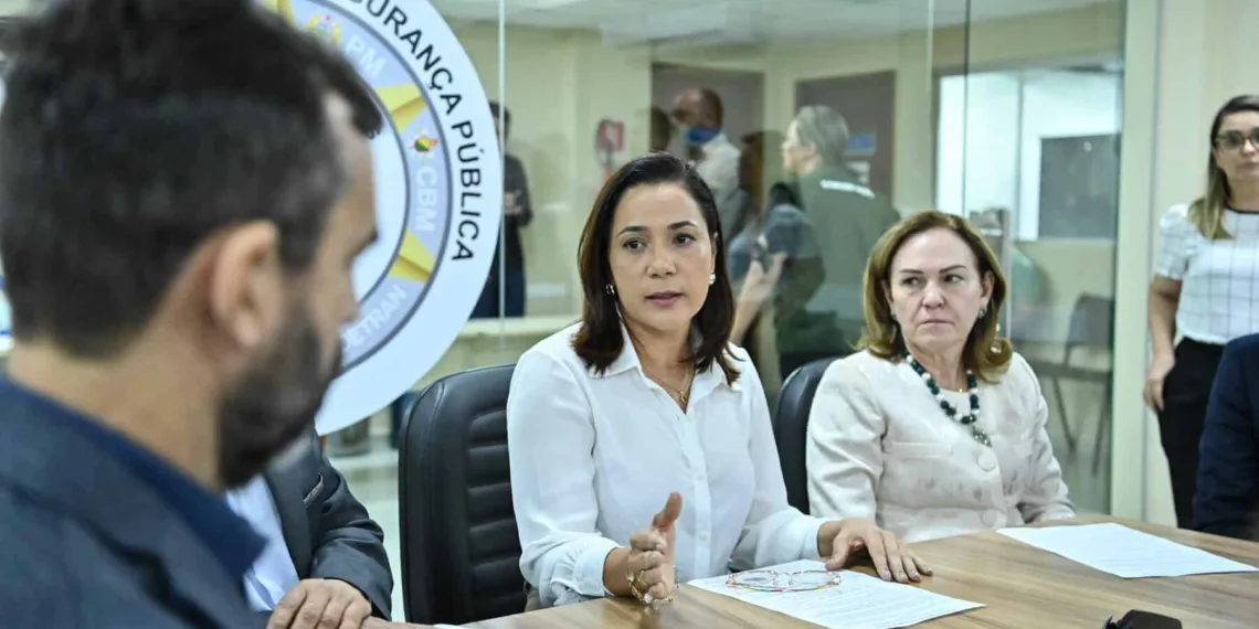 Governadora em exercício agradeceu o empenho dos profissionais da Segurança Pública para conter motim no Presídio Antônio Amaro, na capital. Foto: Felipe Freire/Secom