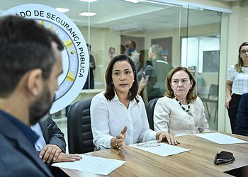 Governadora em exercício agradeceu o empenho dos profissionais da Segurança Pública para conter motim no Presídio Antônio Amaro, na capital. Foto: Felipe Freire/Secom