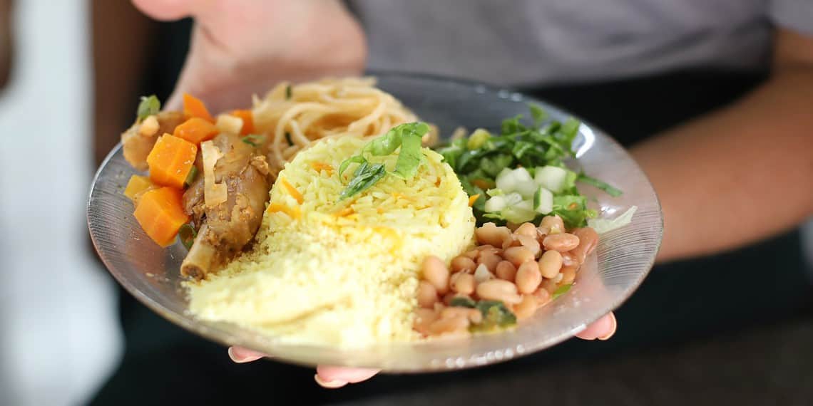A alimentação oferecida no almoço a estudantes da rede pública do Estado é uma ação do Programa Extra. Foto: Mardilson Gomes/Arquivo SEE