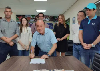 Bocalom sanciona Lei que isenta IPTU de moradores atingidos pela enchente