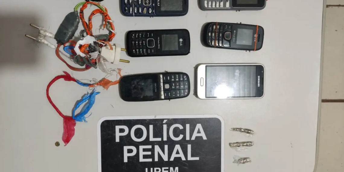 Operação em presídio apreende celulares, carregadores e droga no Acre
