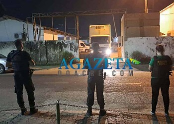 Rebelião: caminhão frigorífico é levado para o pátio interno do IML