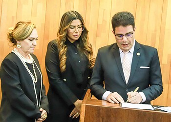 Nesta quinta-feira, 13, governo do Estado e Tribunal de Justiça do Acre firmaram cooperação para avançar na regularização fundiária. Foto: Marcos Vicentti/Secom