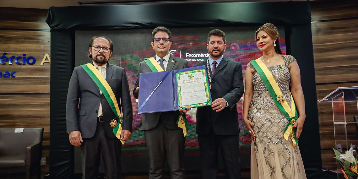 Na noite desta terça-feira, 18, o governador Gladson Cameli foi homenageado com a Ordem do Mérito Comercial. Foto: José Caminha/Secom