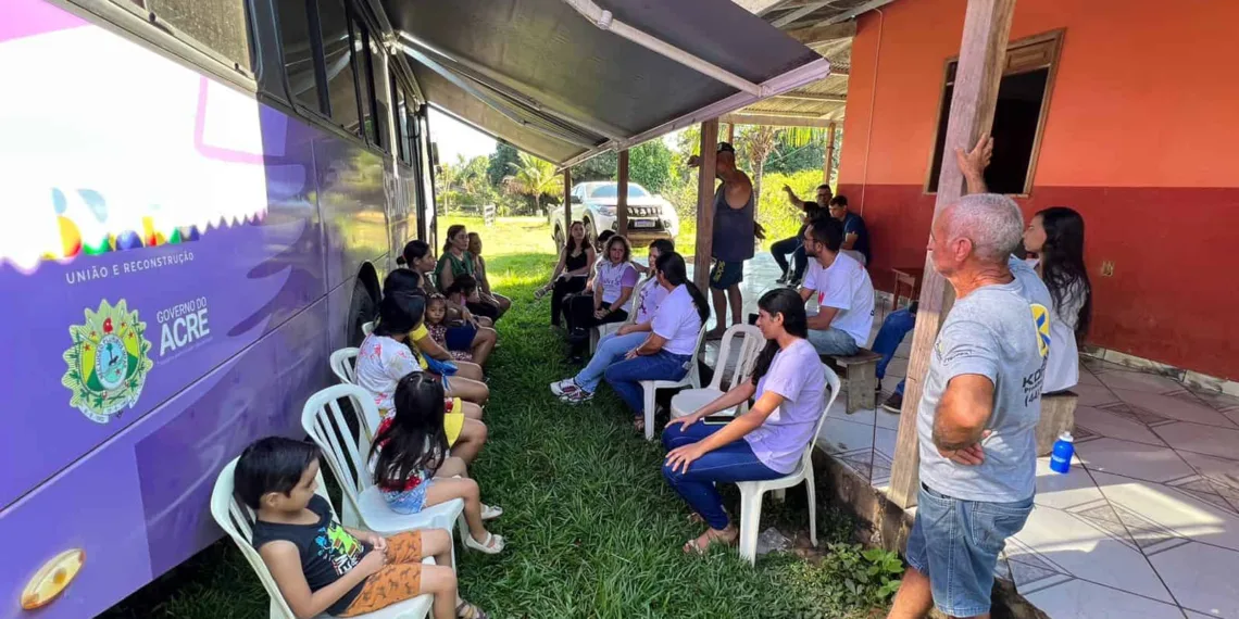Ação itinerante do Ônibus Lilás atendeu mulheres e crianças nos municípios de Assis Brasil, Brasileia e Xapuri. Foto: cedida.