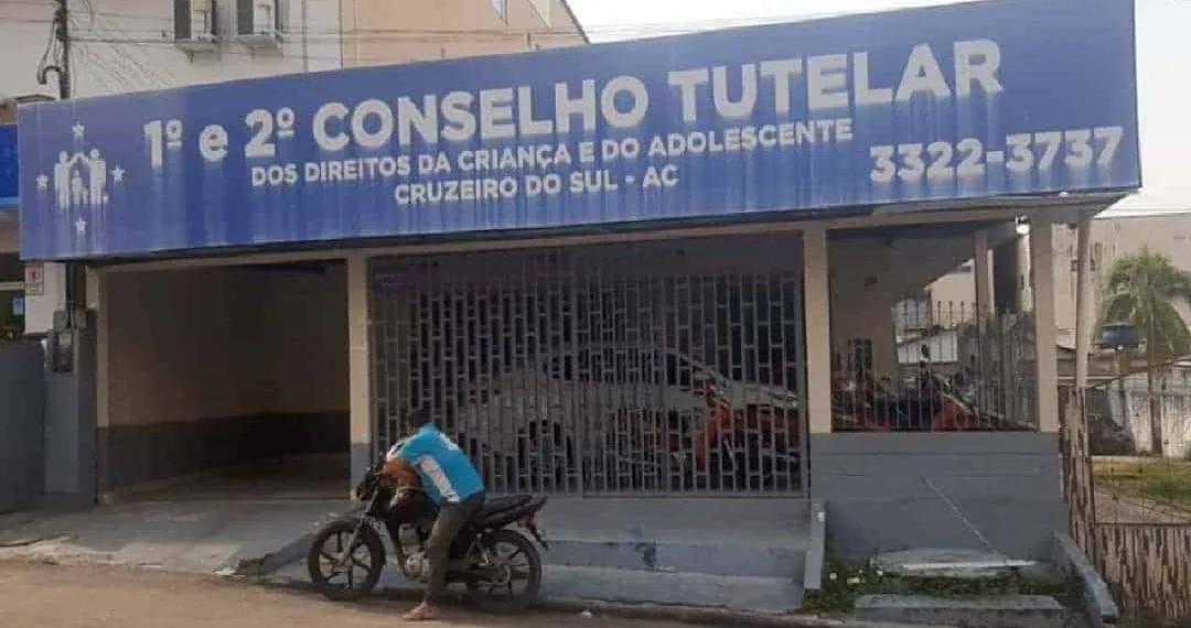 Dependente química que perdeu a guarda da filha recém-nascida invade conselho tutelar no Acre