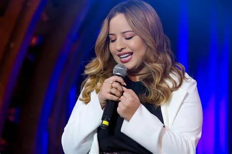 Após cancelamento de Zé Vaqueiro, organização confirma show de Mari Fernandes e anuncia substituição