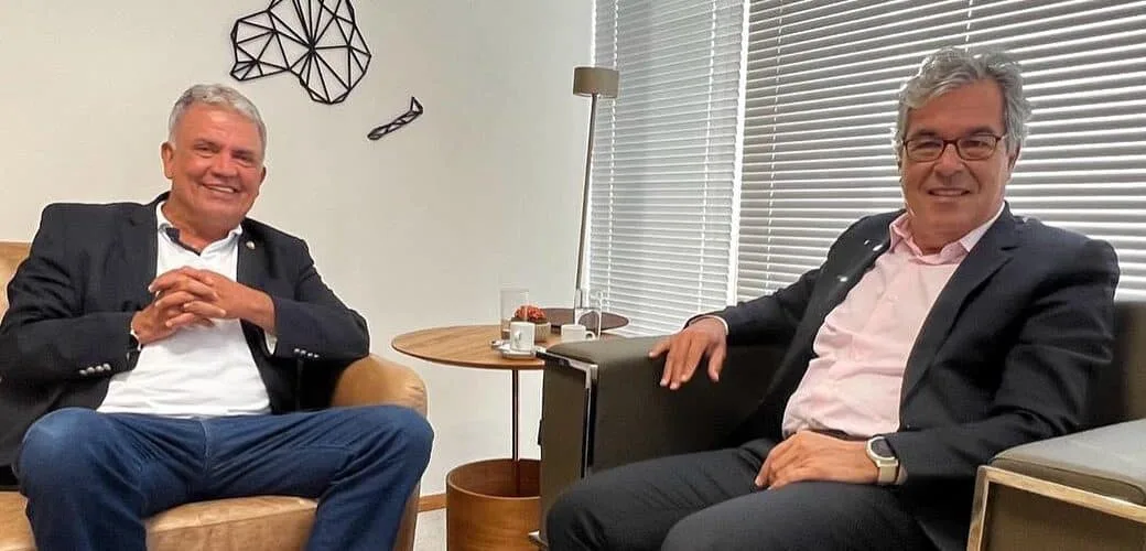 Jorge Viana posta foto com Petecão e elogia trabalho do senador: ' importante apoio'