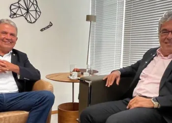 Jorge Viana posta foto com Petecão e elogia trabalho do senador: ' importante apoio'