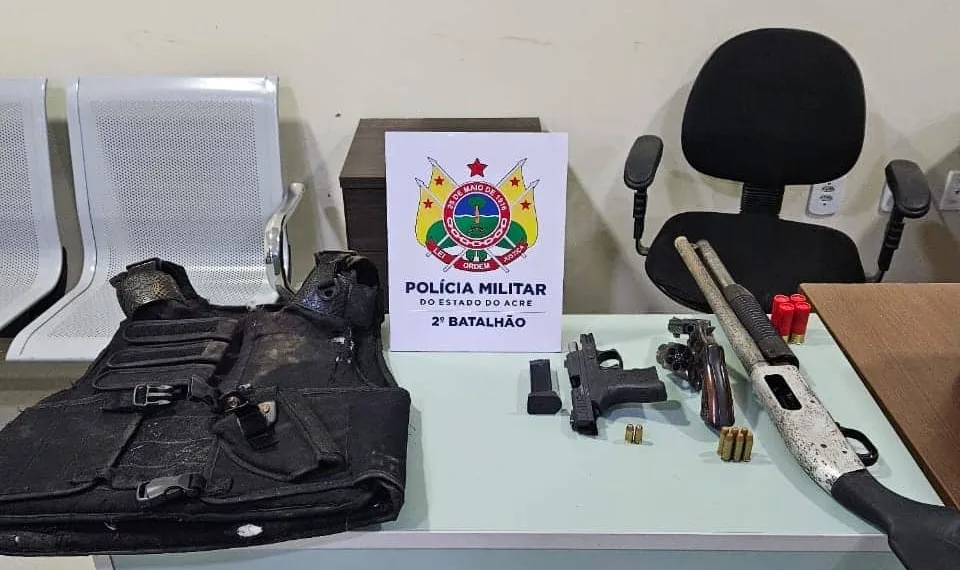 PM impede confronto de facções e apreende menor com várias armas de fogo