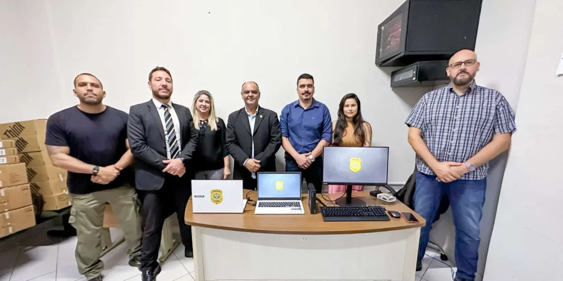 Direção da Polícia Civil entrega mais de 20 computadores para unidades policiais no Acre