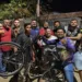 Entregador de app que teve bike esmagada por caminhão ganha bicicleta nova de grupo de motoboys