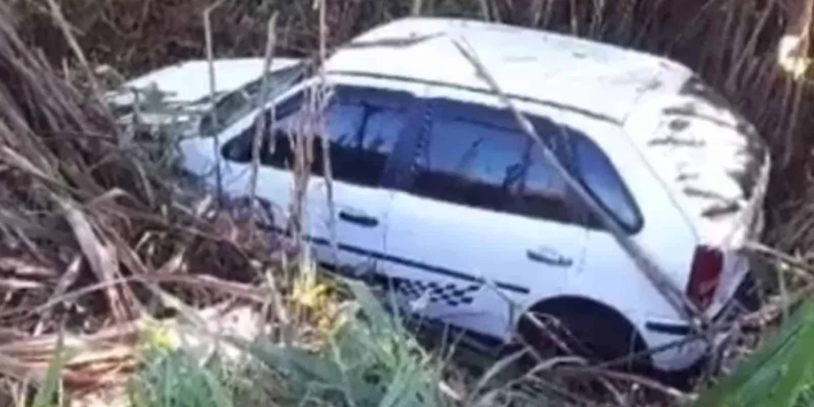 Motorista perde o controle do carro e cai em ribanceira na BR-364