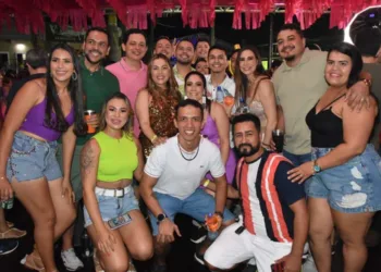 'Carnavale', tradicional carnaval fora de época de Brasiléia, reuniu cerca de 20 mil pessoas no centro da cidade