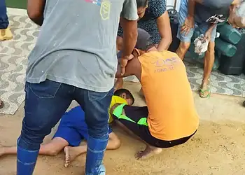 Carro invade a contramão e atropela criança de 10 anos