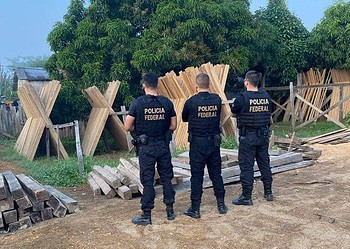 PF realiza operação contra madeireiras clandestinas no Acre e outros três estados