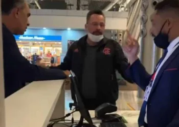 Vídeo do senador Alan Rick gritando e xigando no aeroporto de Brasília viraliza