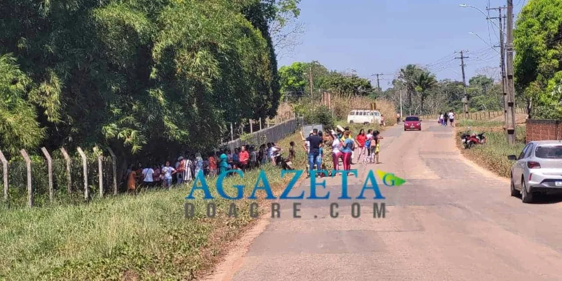 Rebelião: familiares de detentos se aglomeram em estrada de acesso ao Antônio Amaro