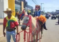 VEJA FOTOS: sol forte e calor não espantam público da Cavalgada