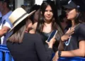 VEJA FOTOS: sol forte e calor não espantam público da Cavalgada