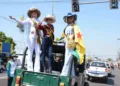 VEJA FOTOS: sol forte e calor não espantam público da Cavalgada