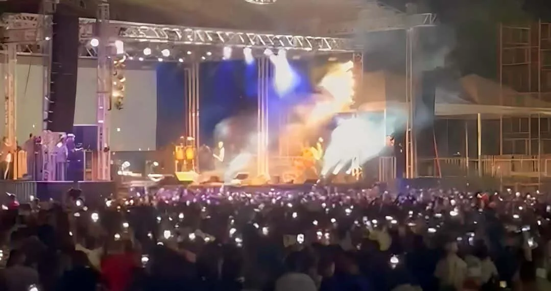 Show de Evoney Fernandes atrai milhares de pessoas para 1º dia da Expoacre