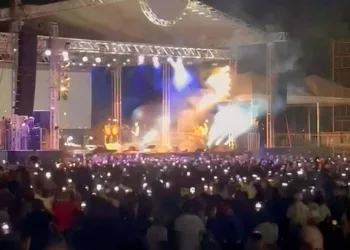 Show de Evoney Fernandes atrai milhares de pessoas para 1º dia da Expoacre