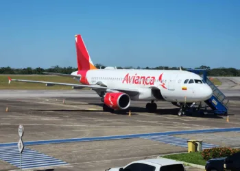 Avião com destino à Colômbia faz pouso de emergência no Acre após comissário passar mal